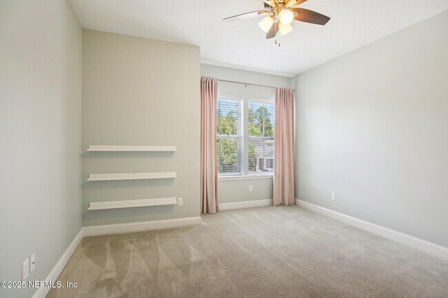 Building Photo - 439 Pelican Pointe Rd