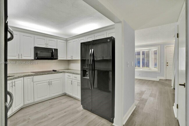 Building Photo - 10102 SW 77th Ct