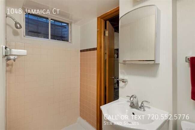Building Photo - 1048 Jamaica Ct