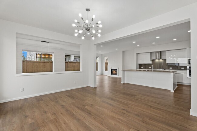 Building Photo - Spacious 4 bed 2.5 bath home w/ oversize 2 car garage & upgrades throughout!
