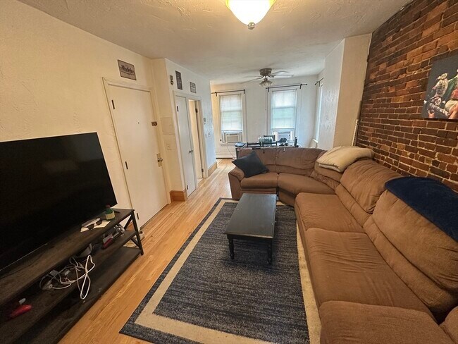 Primary Photo - 675 E 7th St