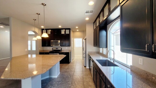 Building Photo - 7275 Shannon Ridge Ct