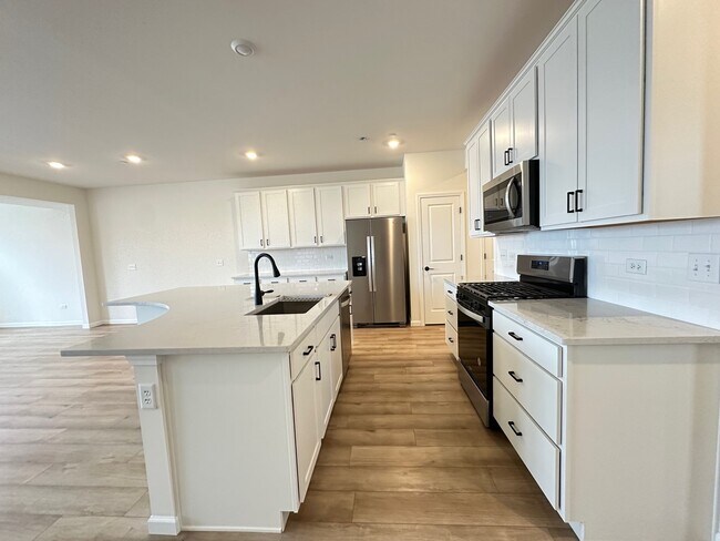 Building Photo - 5955 Hawkweed Dr