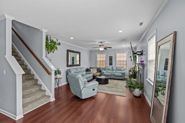 Building Photo - 4531 Dalbeth St