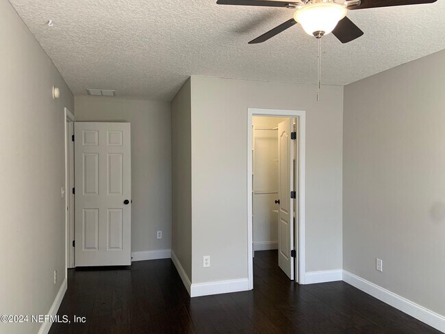 Building Photo - 9226 Hawks Run Ln