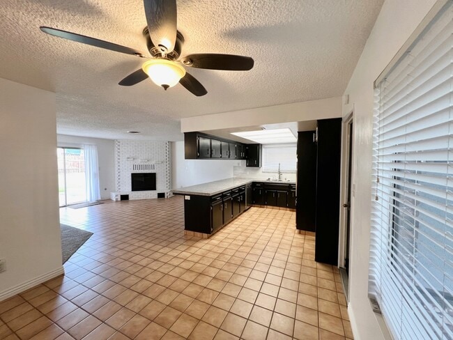 Building Photo - 9420 Max Dr