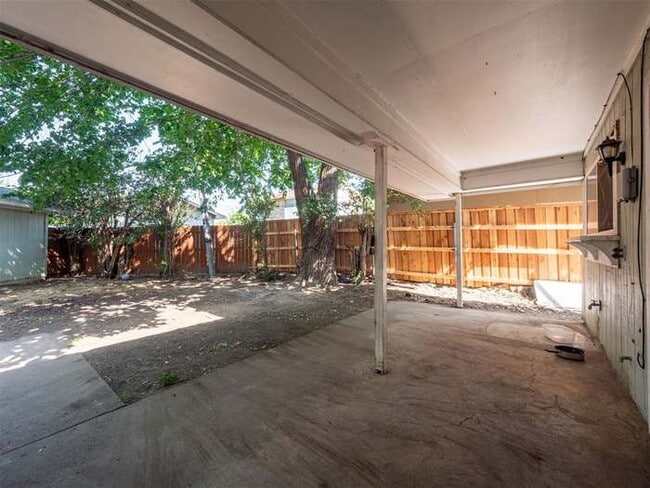 Building Photo - 404 Carter Dr