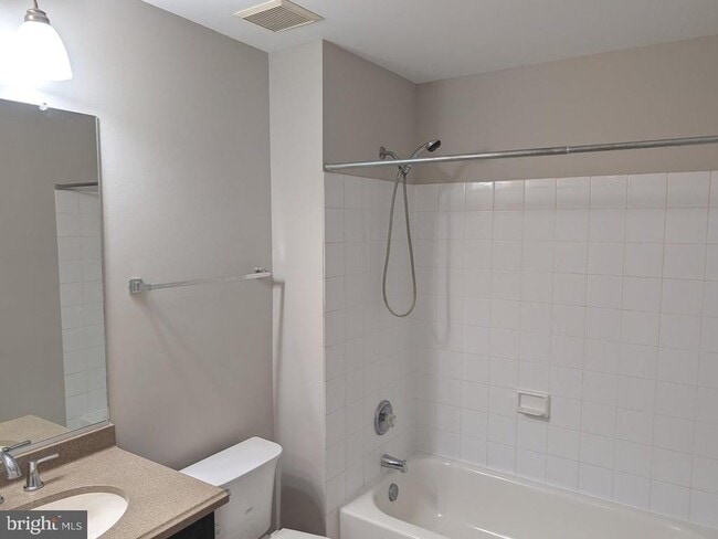 Building Photo - 673 Constellation Square SE