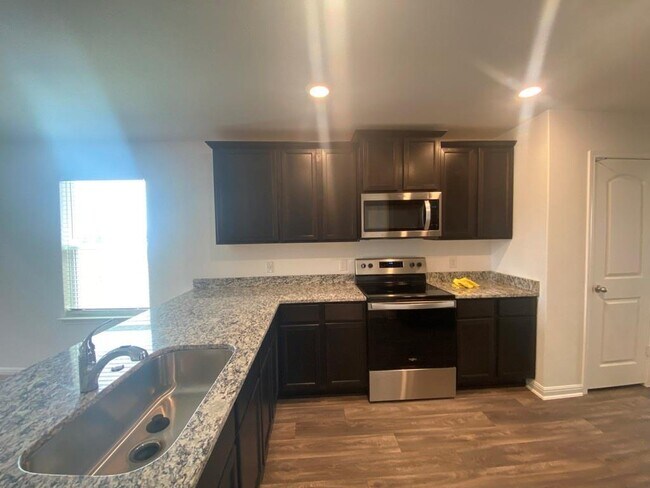 Building Photo - 309 Riverdale Dr