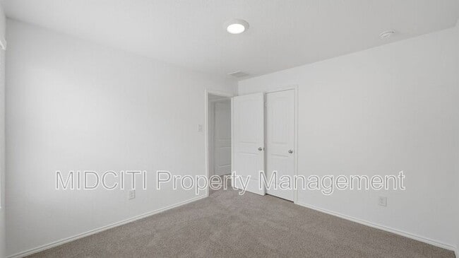 Building Photo - 255 Granary Dr