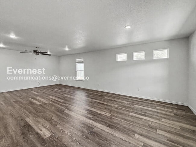 Building Photo - 702 Freedom Cir