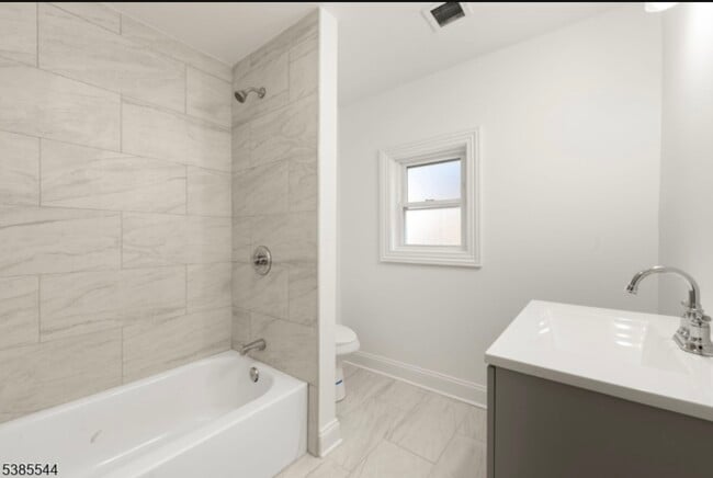 Building Photo - 218 Washington St