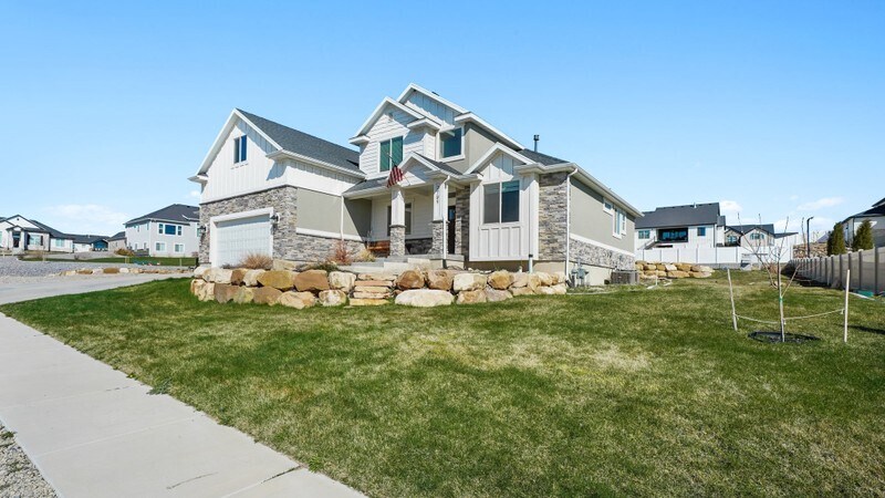 Building Photo - 2795 E Lakeside Dr