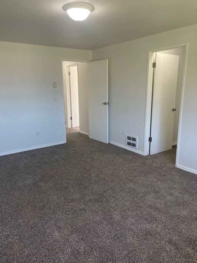 Building Photo - 3 Bed, 2 1/2 Bath Apartment w/garage in duplex in Auburn, WA, $2,750/mo.