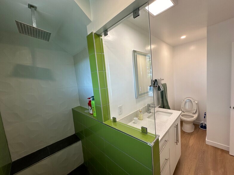 Building Photo - 4298 Avon Dr