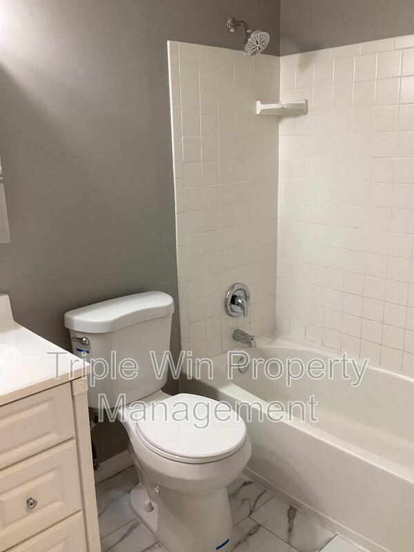 Building Photo - 563 Apex Dr