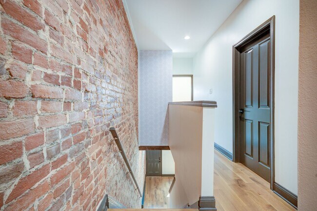 Building Photo - 3007 W Fletcher St