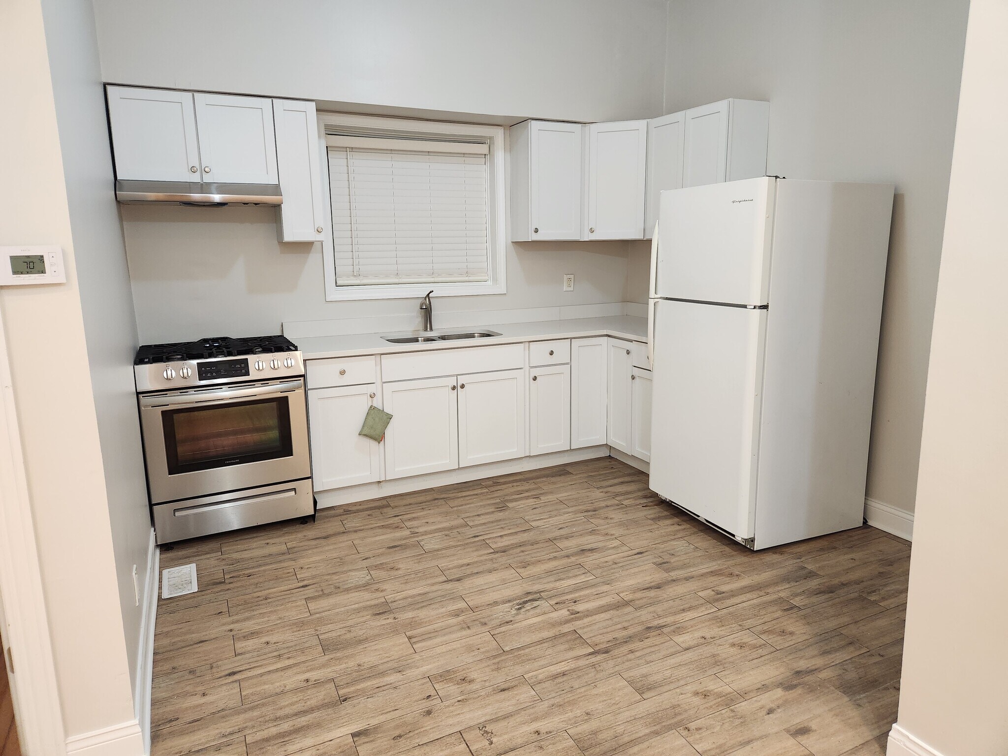 Building Photo - 2656 S Kolin Ave