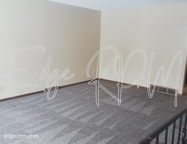 Building Photo - For Rent: 2BR Duplex w/ Garage – Great Loc...