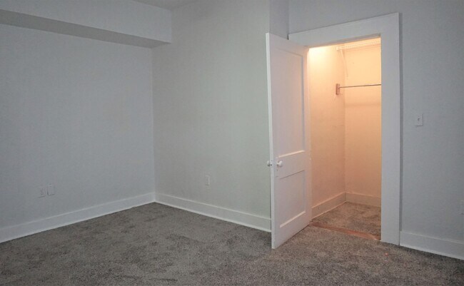 Building Photo - 2 BED 1 BATH DUPLEX MESTA PARK