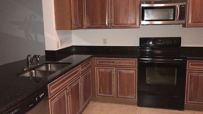 Building Photo - 1230 Wright Cir