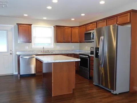 Building Photo - 12 Pine St