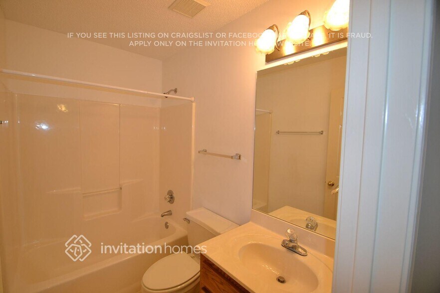 Building Photo - 6020 Rolling Oaks Ln