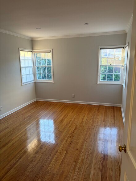 Building Photo - 851 Graynold Ave