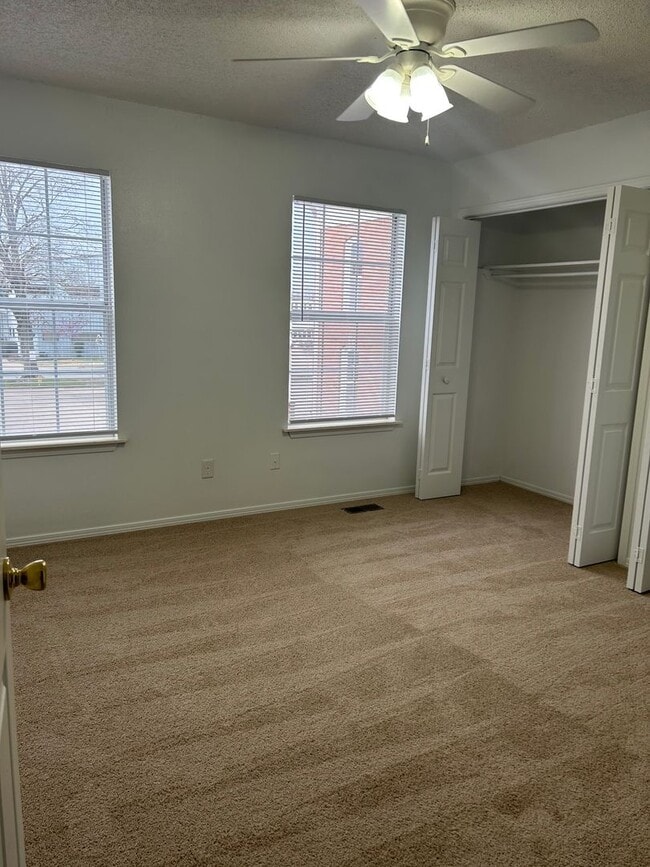 Building Photo - 1013 SE 5th St