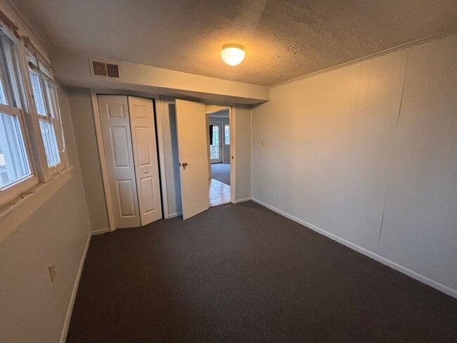 Building Photo - 124 39th Ave N