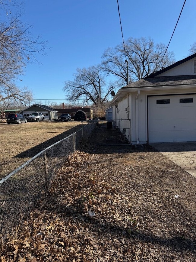 Building Photo - Newly Remodeled 2 Bed 1 Bath home in Independence