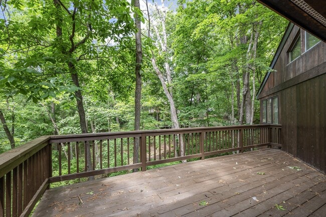 Building Photo - 1424 Bradford Dr