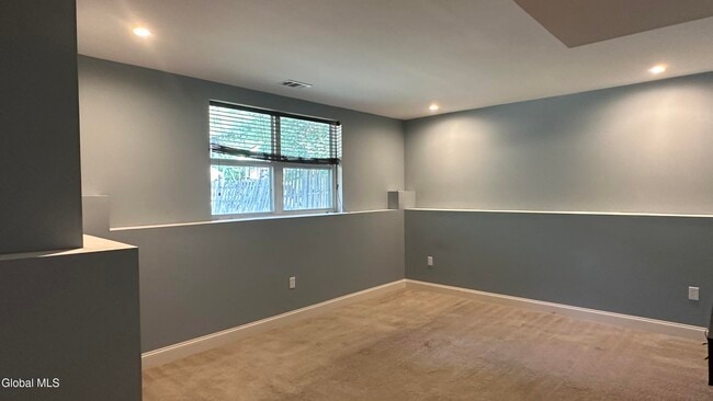 Building Photo - 21 Skylark Dr