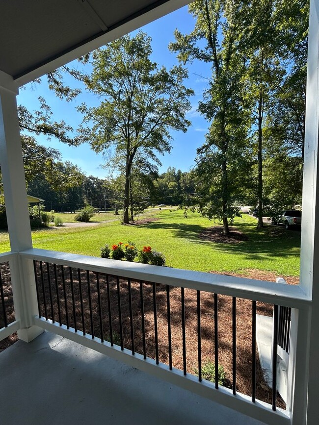 Building Photo - **ASK HOW YOU CAN MOVE IN WITH NO SECURITY DEPOSIT**8546 East Union Hill Rd: Ranch Home with 16x2...