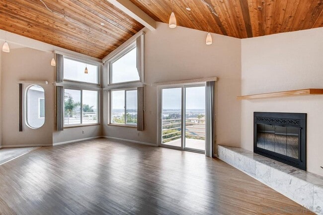 Building Photo - **** INCREDIBLE VIEWS 3 BED 2 BATH HOME! B...
