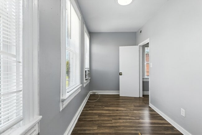 Building Photo - 1541 N Broadway