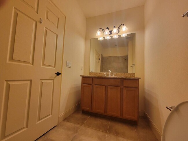 Building Photo - 4/2.5 TOWNHOME VILLA in Waterstone-Davenpo...