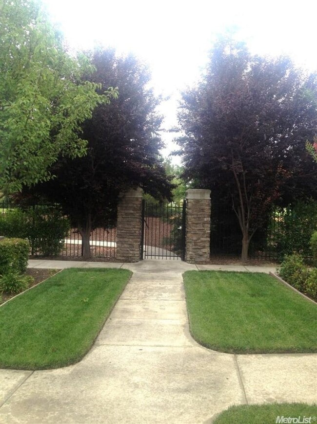 Building Photo - Adorable 2/2 Natomas Condo!  PLEASE READ ENTIRE AD FOR VIEWINGS!!!!