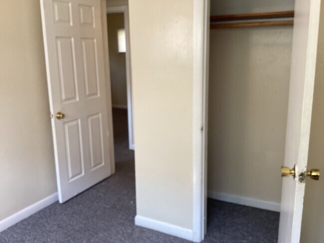 Building Photo - 7122-7124 W. Silver Spring Dr.