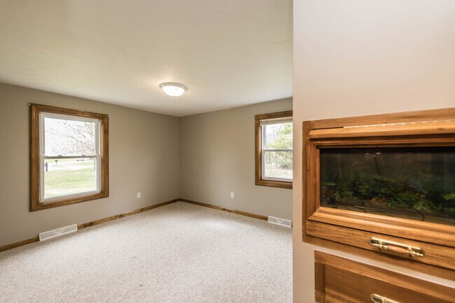 Building Photo - 229 Topaz Ln
