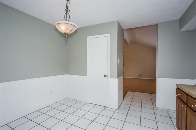 Building Photo - 7302 Thicket Trail Dr