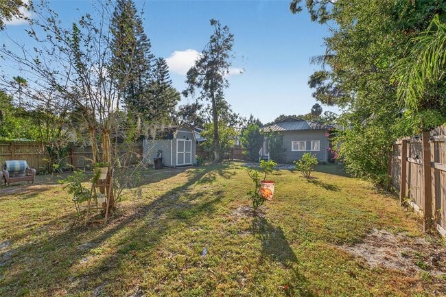 Building Photo - 5911 N Highland Ave