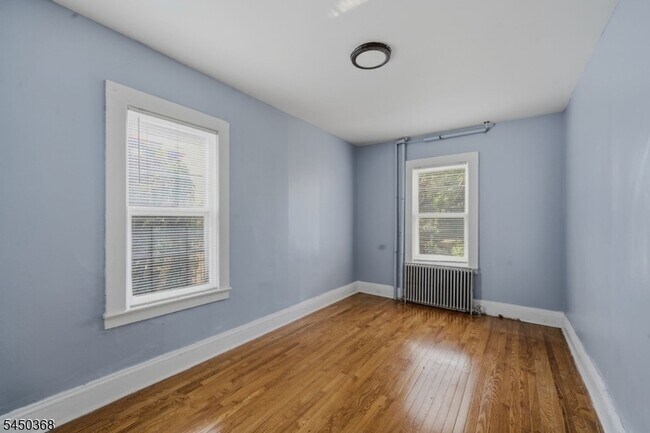 Building Photo - 143 20th Ave