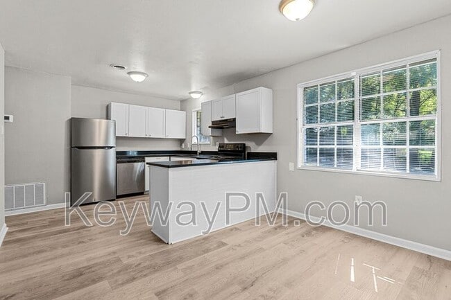 Building Photo - 3630 Columbine Dr