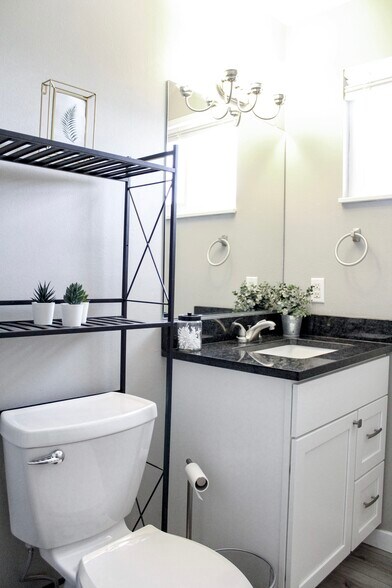 Building Photo - 1987 Palm Dr