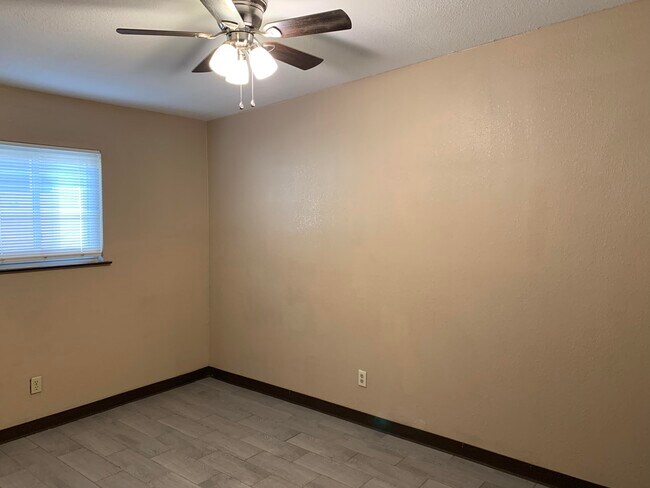 Building Photo - 226 Cherry St