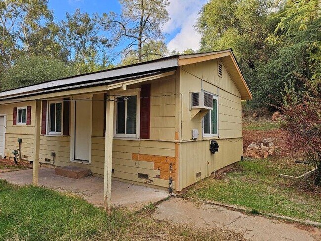 Building Photo - 13825 Dry Creek Rd