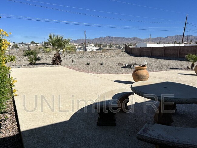 Building Photo - 2805 Cisco Dr N