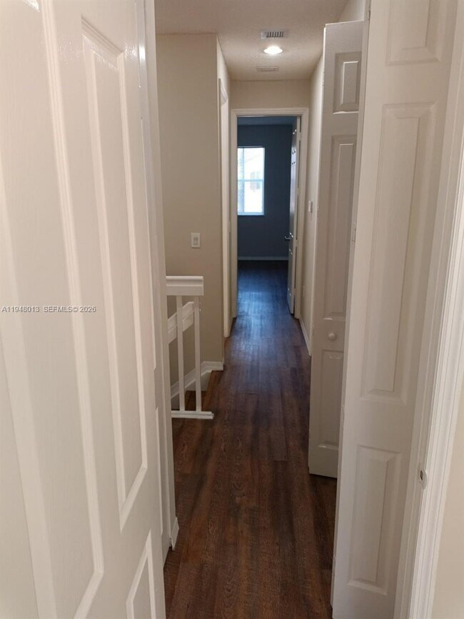 Building Photo - 4210 NE 22nd Dr