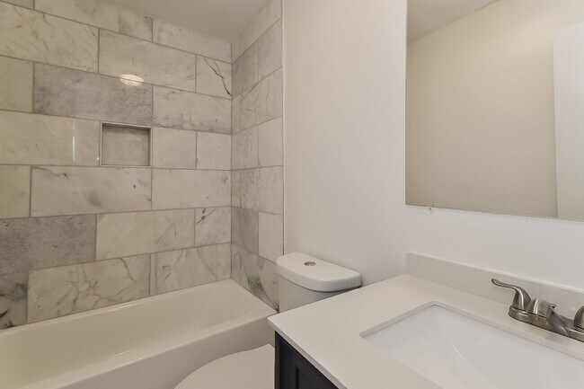 Building Photo - Home for Rent in Great and Quiet Neighborh...